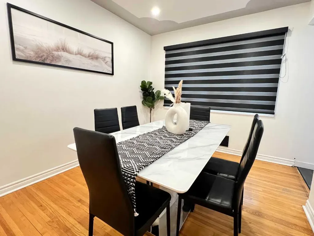 560 Northmount Drive NW Calgary AB T2K3J2