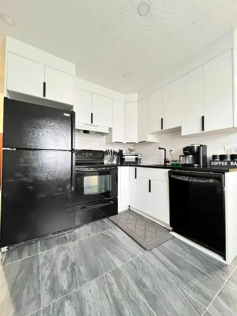 560 Northmount Drive NW Calgary AB T2K3J2
