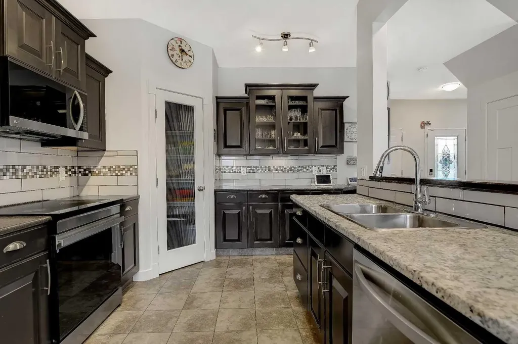 11513 71 Avenue Grande Prairie AB T8W 0E8