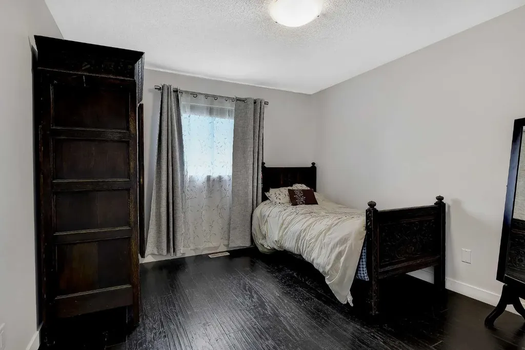 11513 71 Avenue Grande Prairie AB T8W 0E8