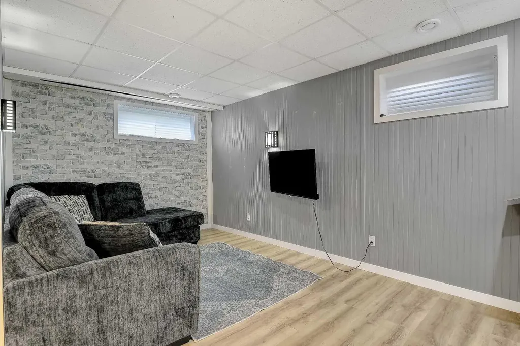 11513 71 Avenue Grande Prairie AB T8W 0E8