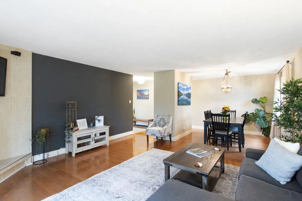 10504 Spadina Drive SW Calgary AB T2W 0T4
