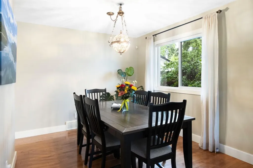 10504 Spadina Drive SW Calgary AB T2W 0T4