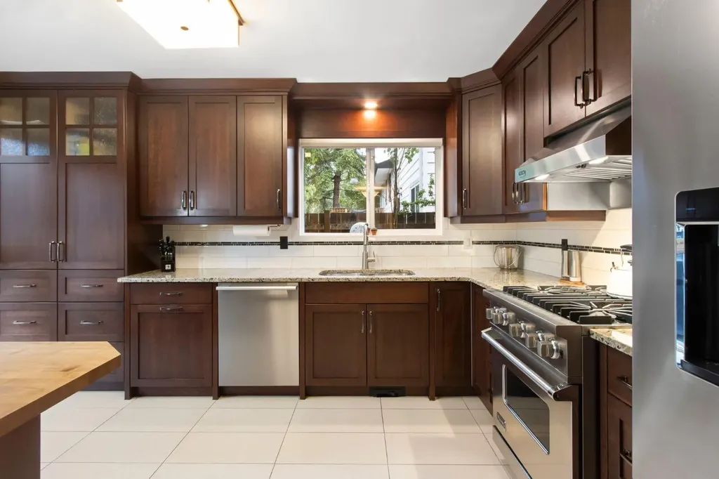10504 Spadina Drive SW Calgary AB T2W 0T4