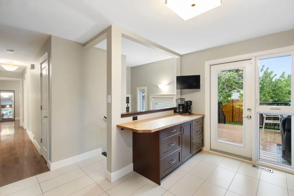 10504 Spadina Drive SW Calgary AB T2W 0T4
