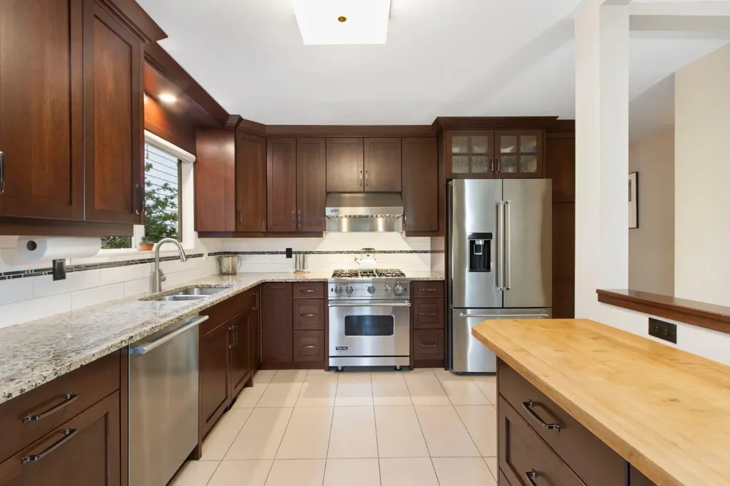 10504 Spadina Drive SW Calgary AB T2W 0T4