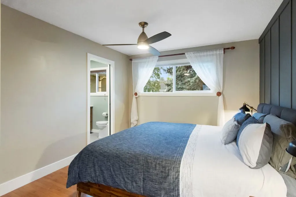 10504 Spadina Drive SW Calgary AB T2W 0T4