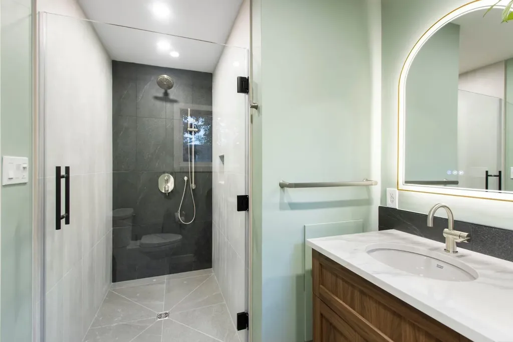 10504 Spadina Drive SW Calgary AB T2W 0T4