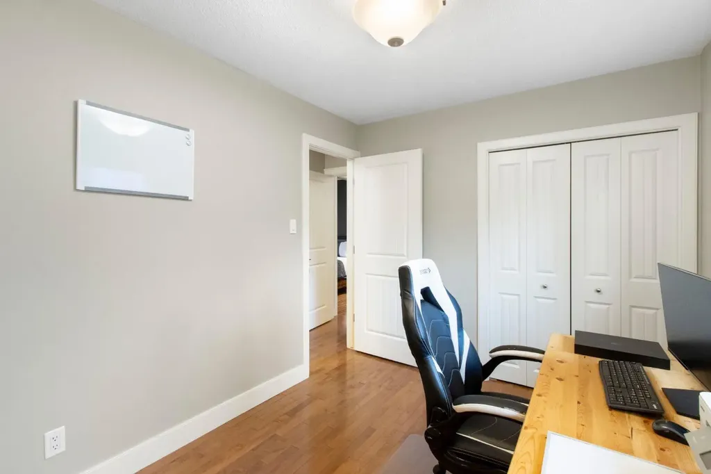 10504 Spadina Drive SW Calgary AB T2W 0T4