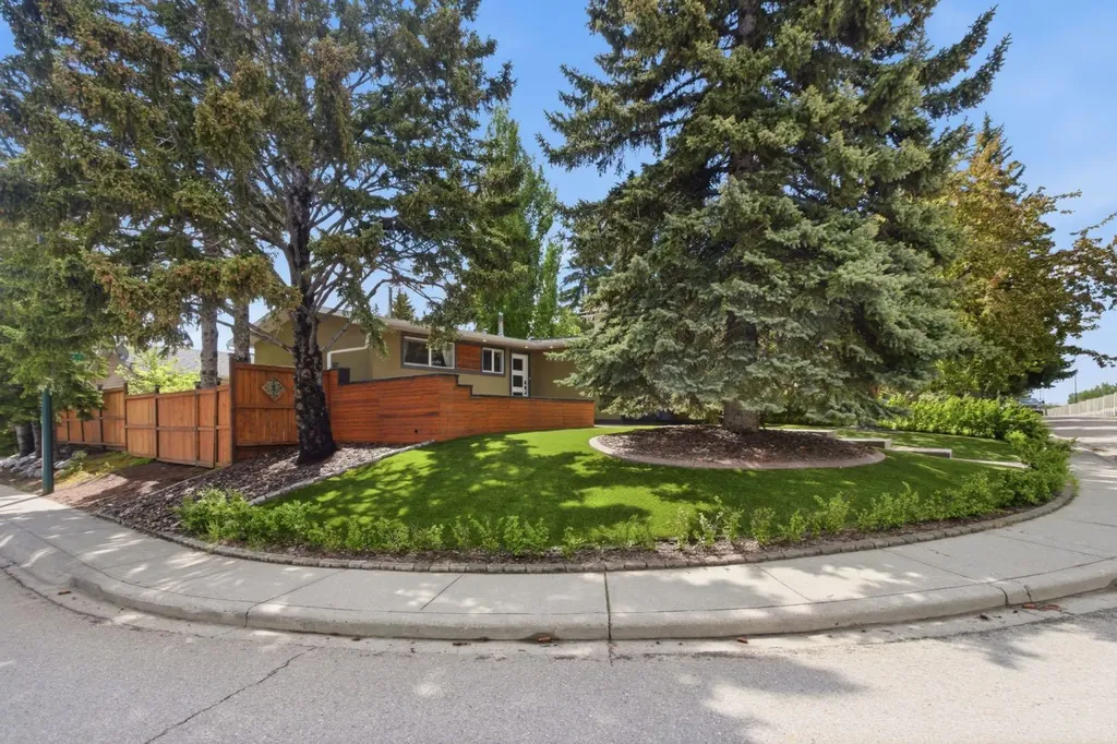 10504 Spadina Drive SW Calgary AB T2W 0T4