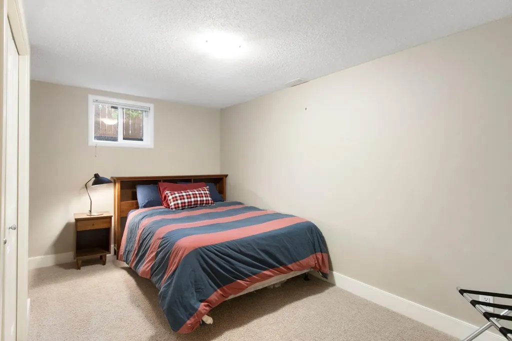 10504 Spadina Drive SW Calgary AB T2W 0T4