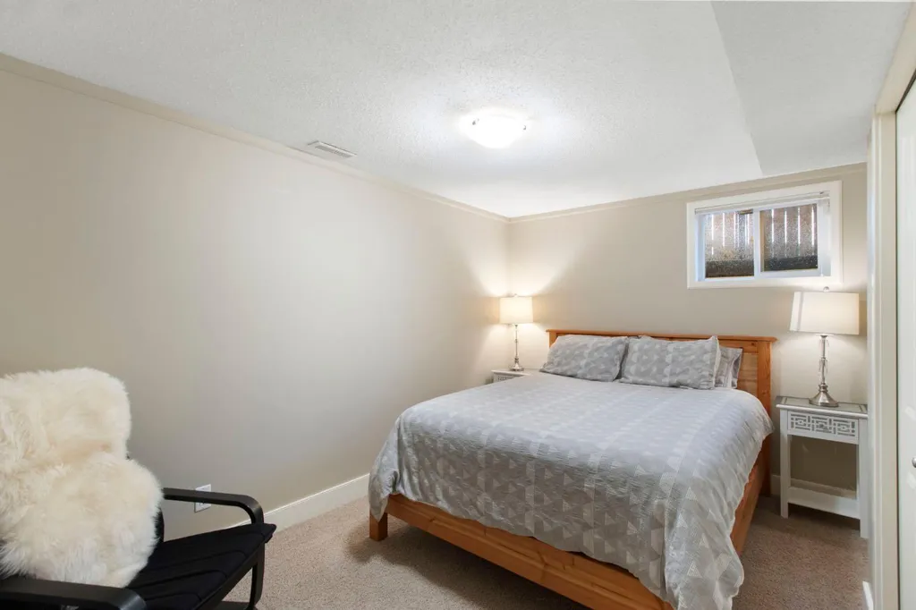 10504 Spadina Drive SW Calgary AB T2W 0T4