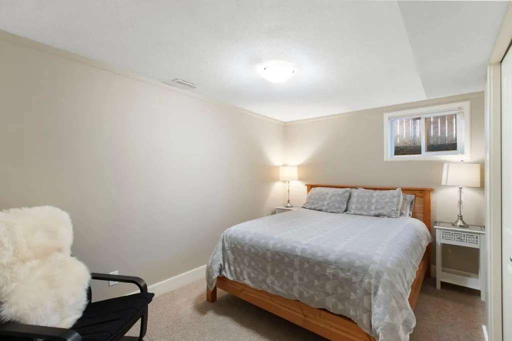 10504 Spadina Drive SW Calgary AB T2W 0T4