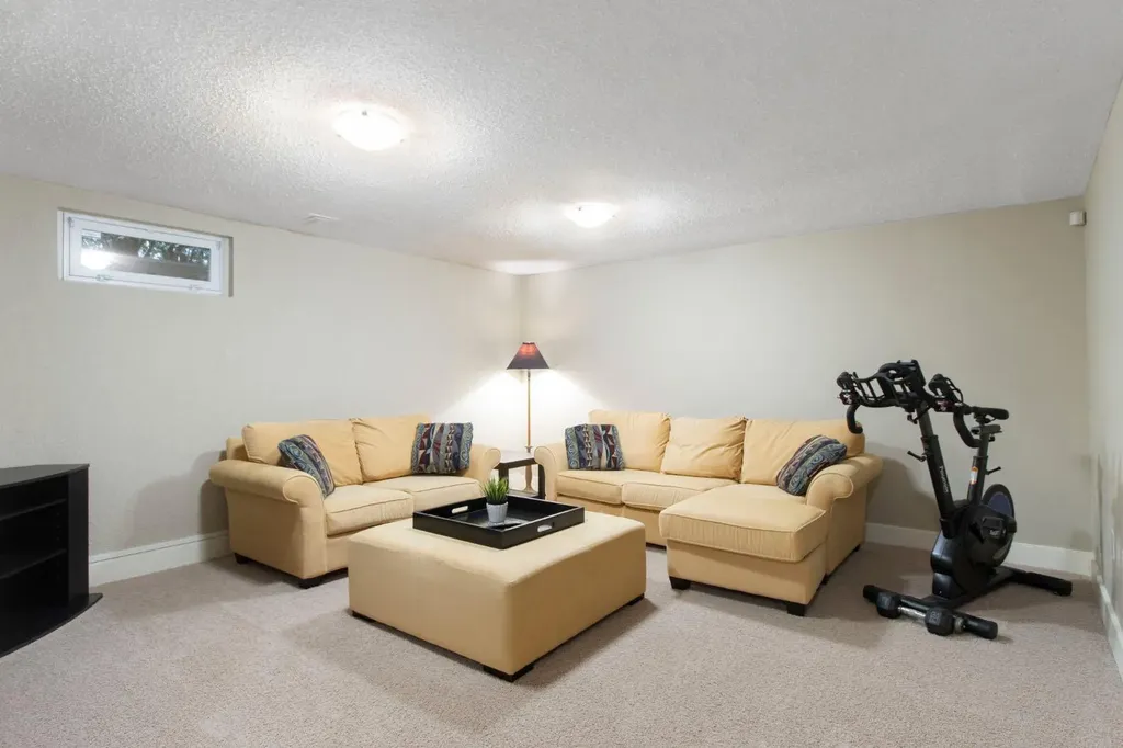 10504 Spadina Drive SW Calgary AB T2W 0T4