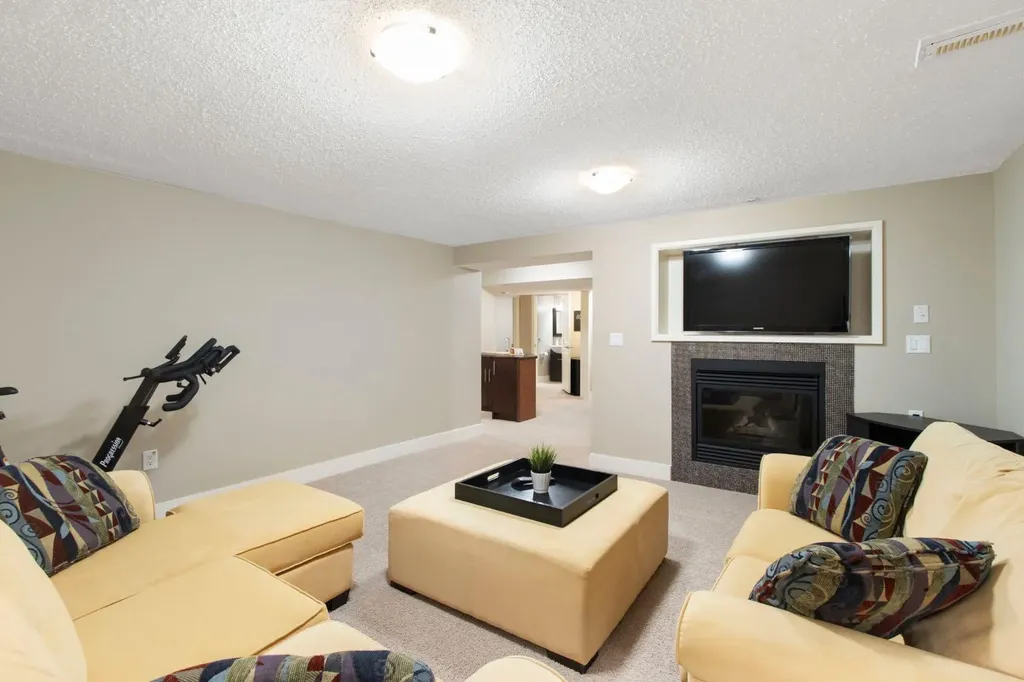 10504 Spadina Drive SW Calgary AB T2W 0T4