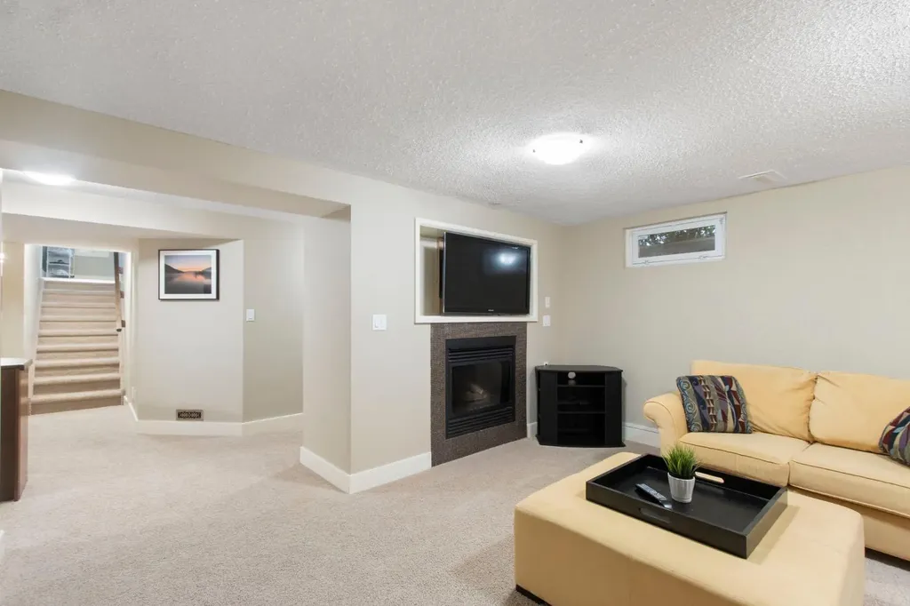 10504 Spadina Drive SW Calgary AB T2W 0T4