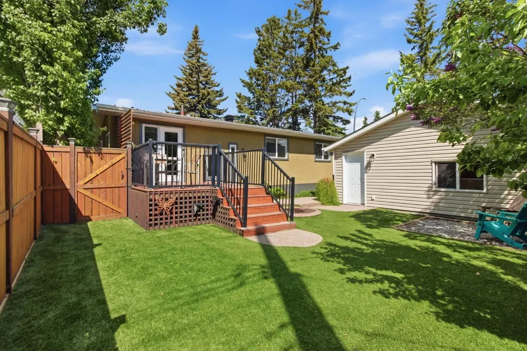 10504 Spadina Drive SW Calgary AB T2W 0T4