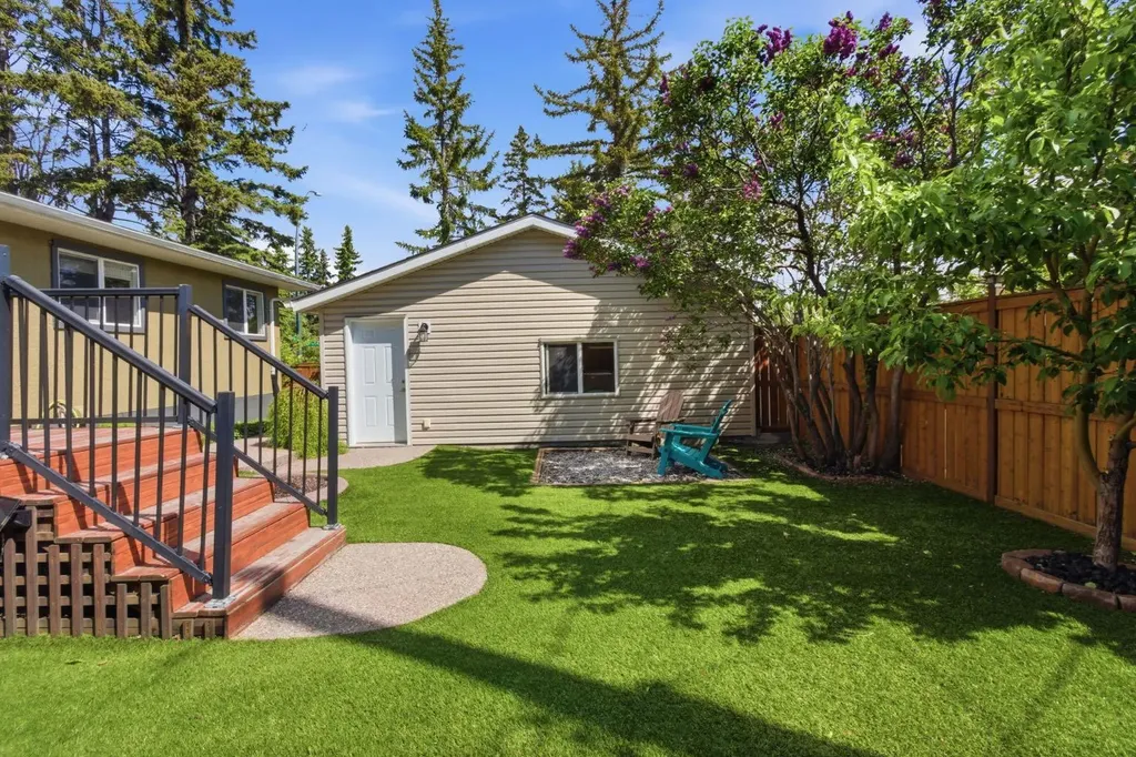 10504 Spadina Drive SW Calgary AB T2W 0T4