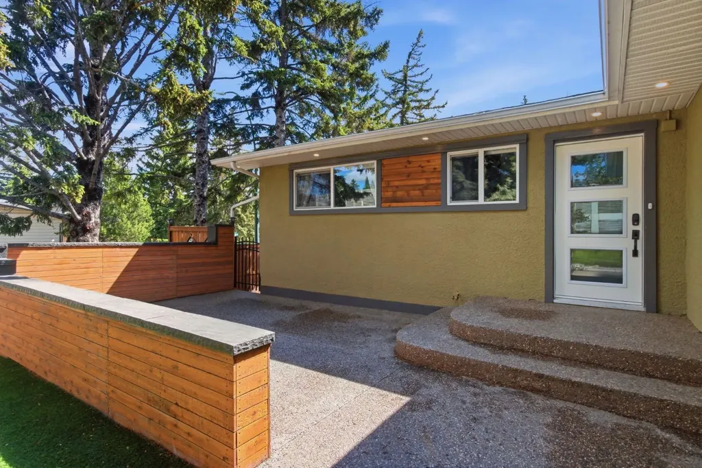 10504 Spadina Drive SW Calgary AB T2W 0T4