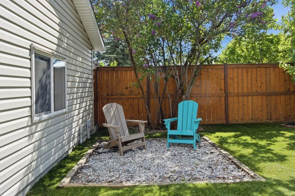 10504 Spadina Drive SW Calgary AB T2W 0T4