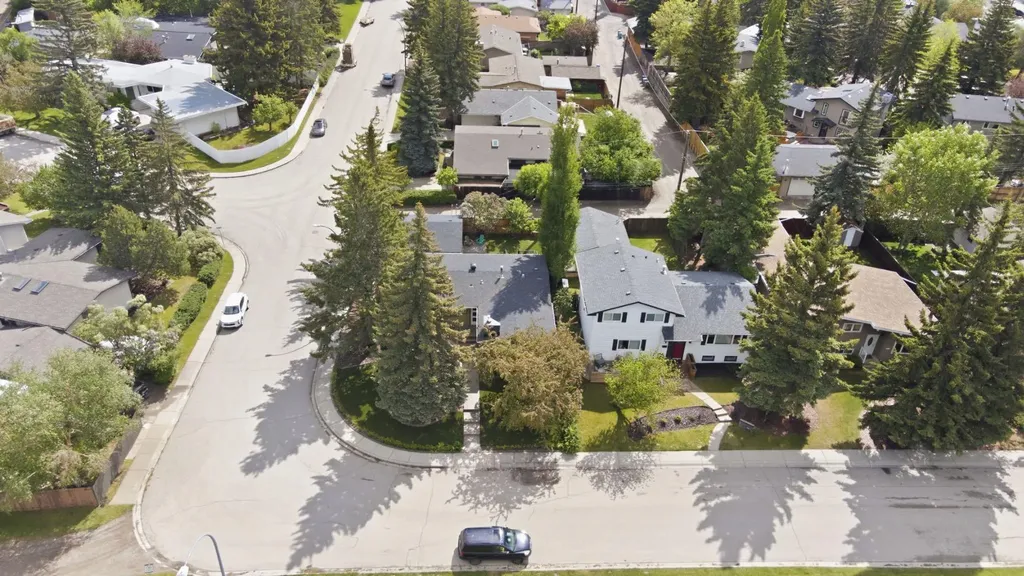 10504 Spadina Drive SW Calgary AB T2W 0T4