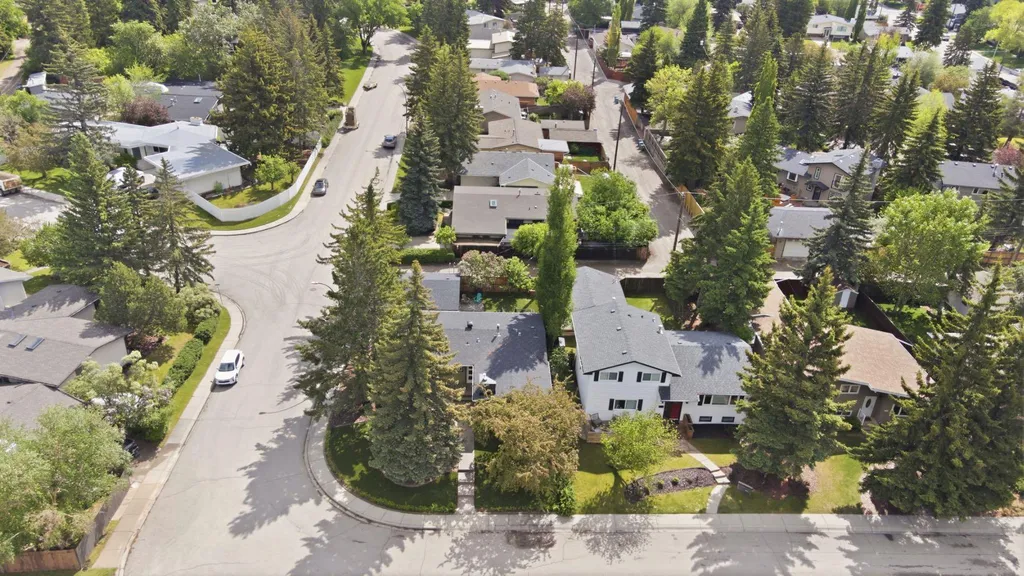 10504 Spadina Drive SW Calgary AB T2W 0T4