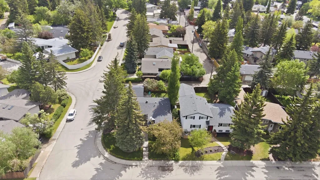 10504 Spadina Drive SW Calgary AB T2W 0T4