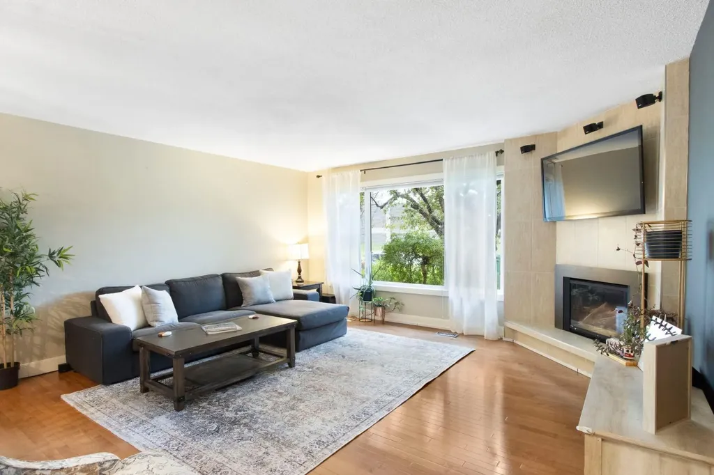 10504 Spadina Drive SW Calgary AB T2W 0T4