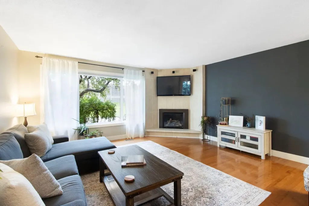 10504 Spadina Drive SW Calgary AB T2W 0T4