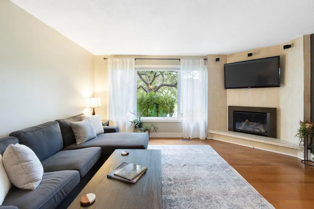 10504 Spadina Drive SW Calgary AB T2W 0T4
