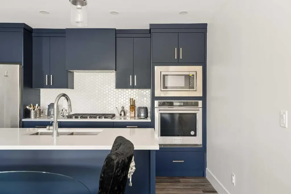 2851 12 Avenue SW Calgary AB T3C 3Y7