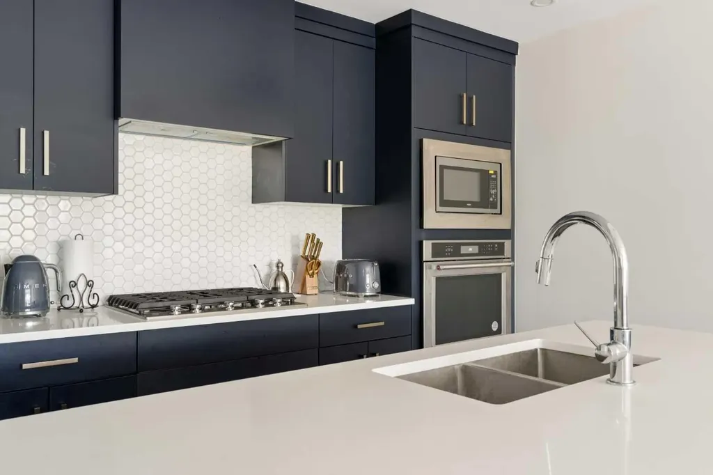 2851 12 Avenue SW Calgary AB T3C 3Y7