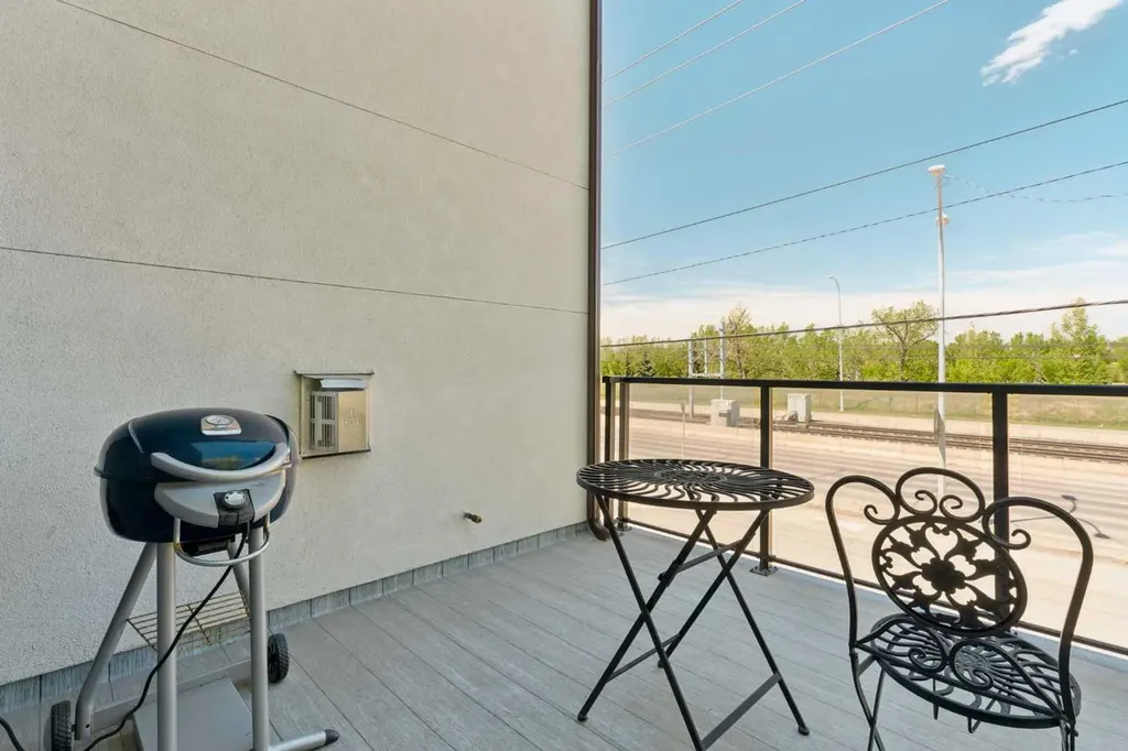 2851 12 Avenue SW Calgary AB T3C 3Y7