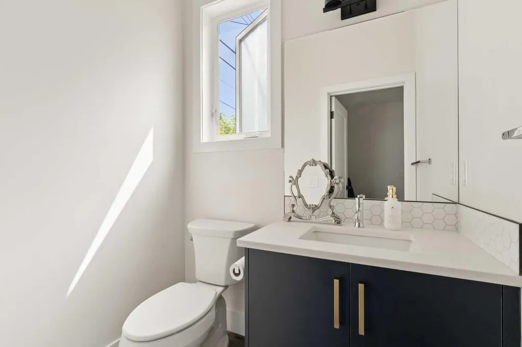 2851 12 Avenue SW Calgary AB T3C 3Y7