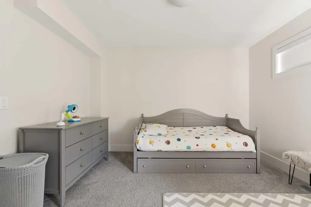 2851 12 Avenue SW Calgary AB T3C 3Y7