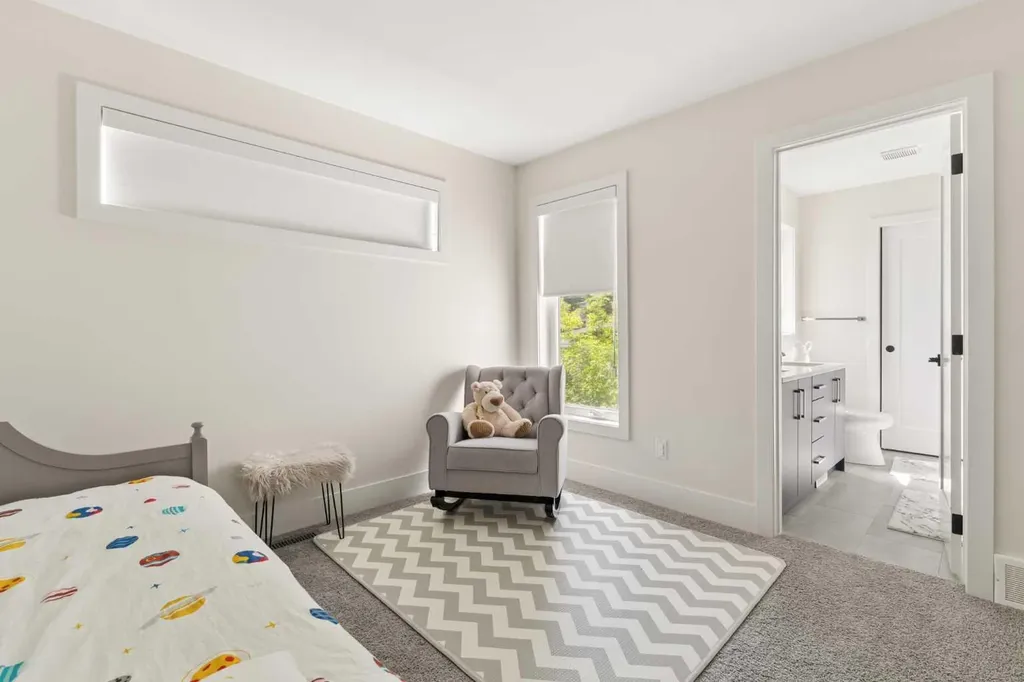 2851 12 Avenue SW Calgary AB T3C 3Y7