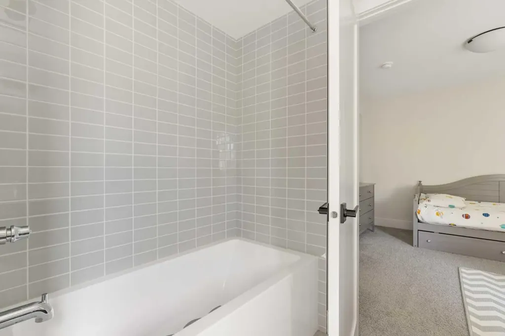 2851 12 Avenue SW Calgary AB T3C 3Y7