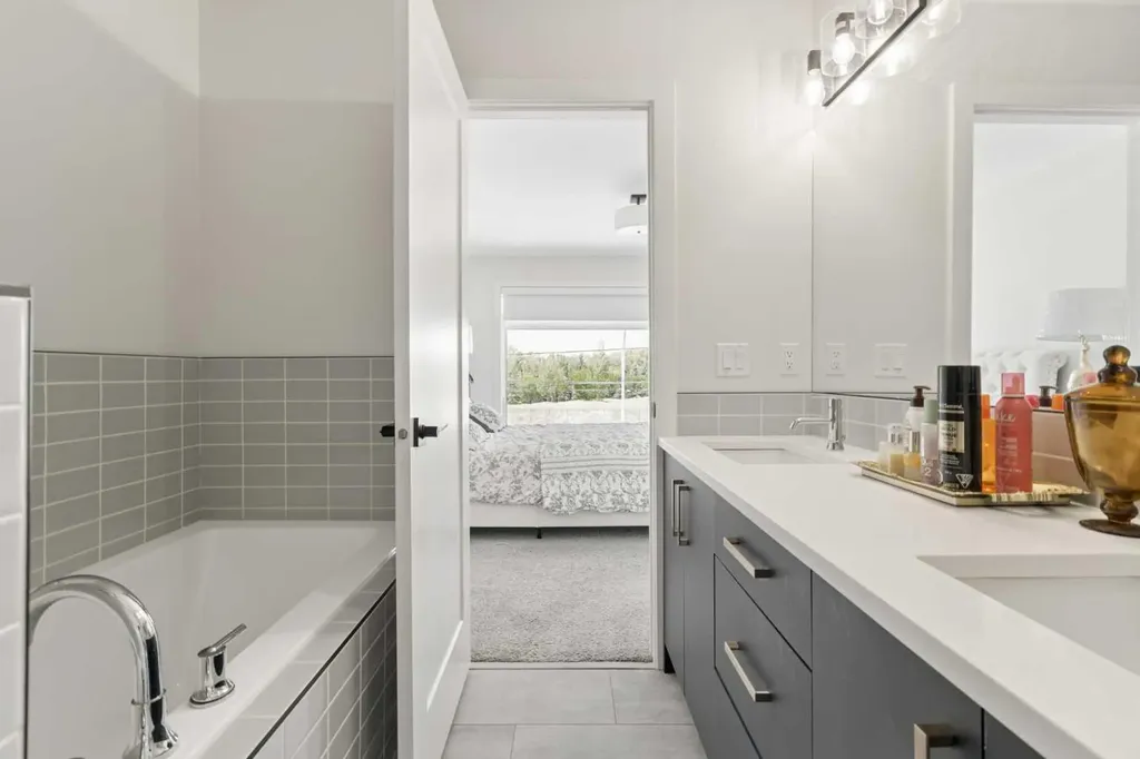 2851 12 Avenue SW Calgary AB T3C 3Y7