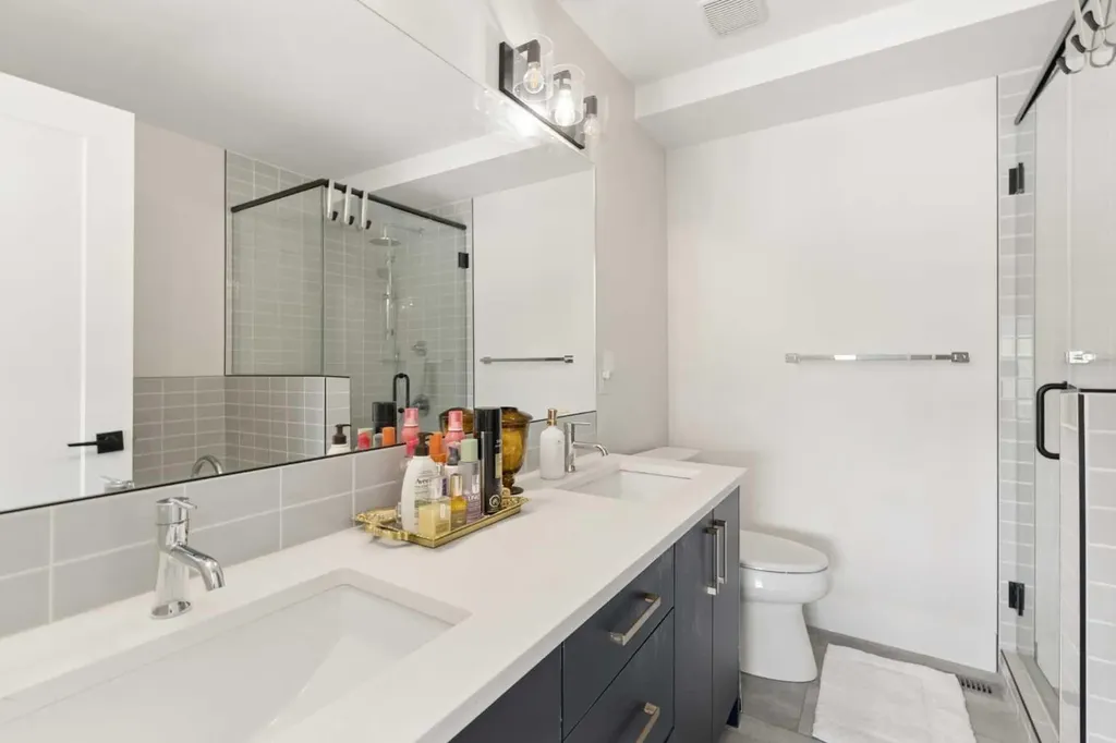 2851 12 Avenue SW Calgary AB T3C 3Y7