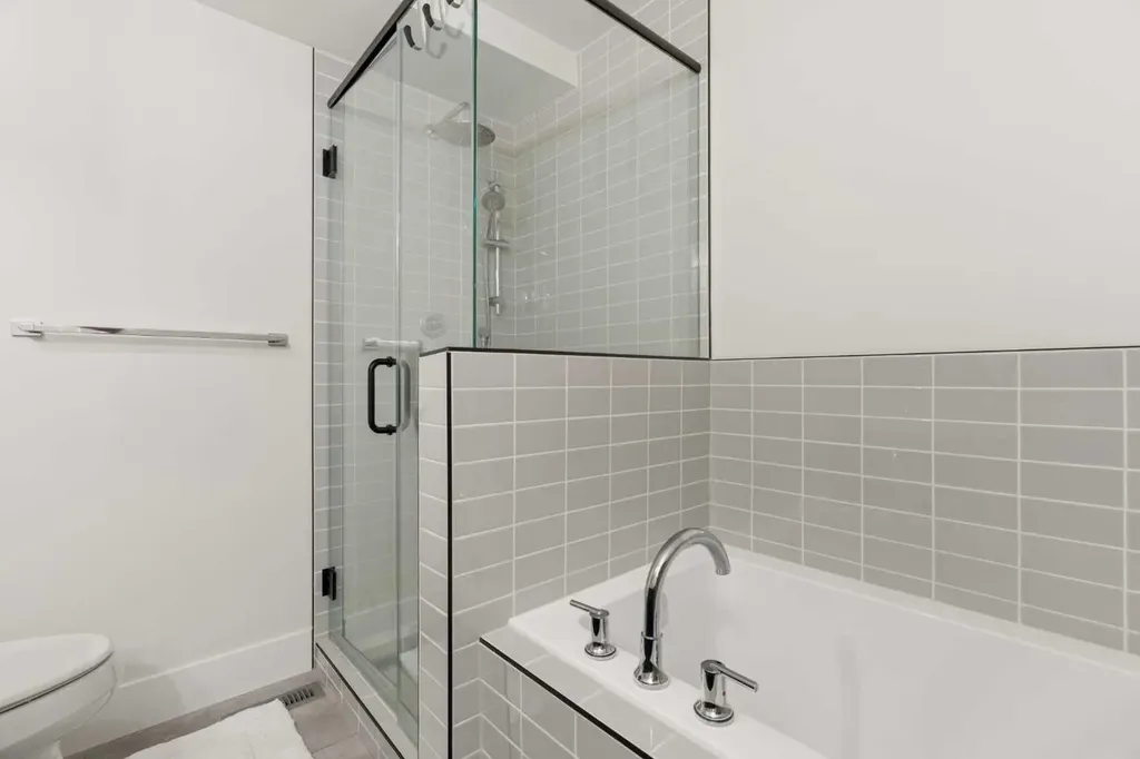 2851 12 Avenue SW Calgary AB T3C 3Y7