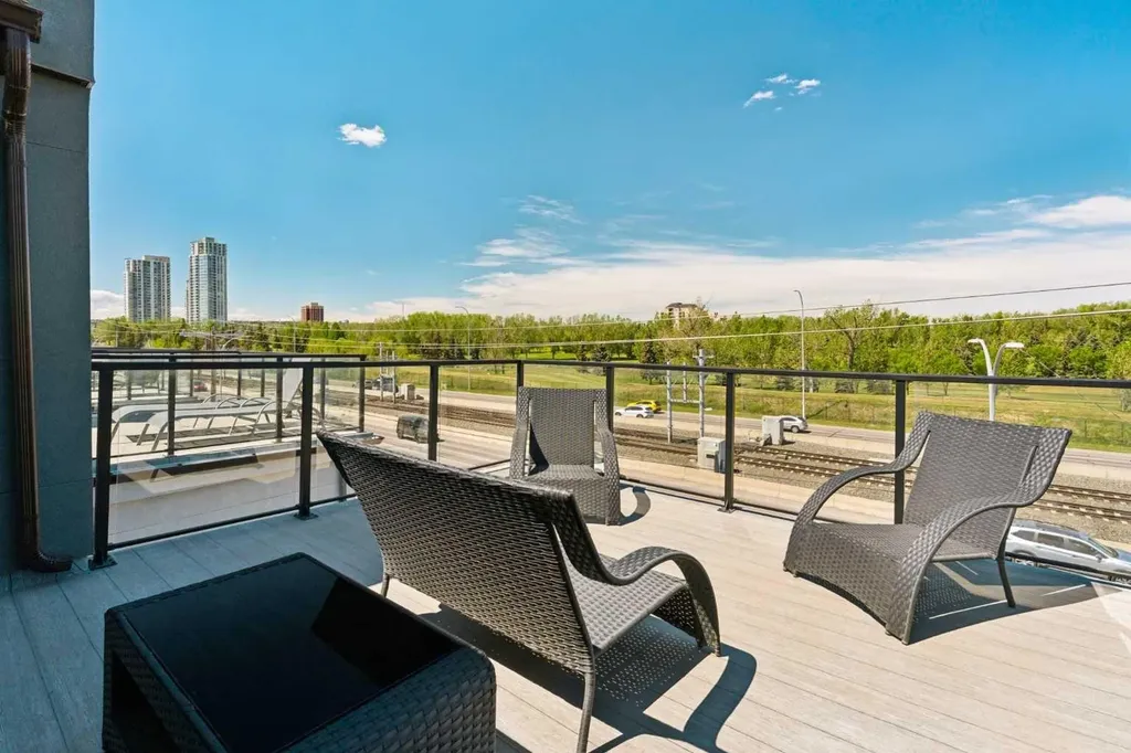 2851 12 Avenue SW Calgary AB T3C 3Y7