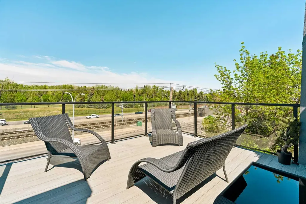 2851 12 Avenue SW Calgary AB T3C 3Y7