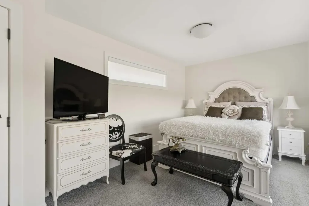 2851 12 Avenue SW Calgary AB T3C 3Y7