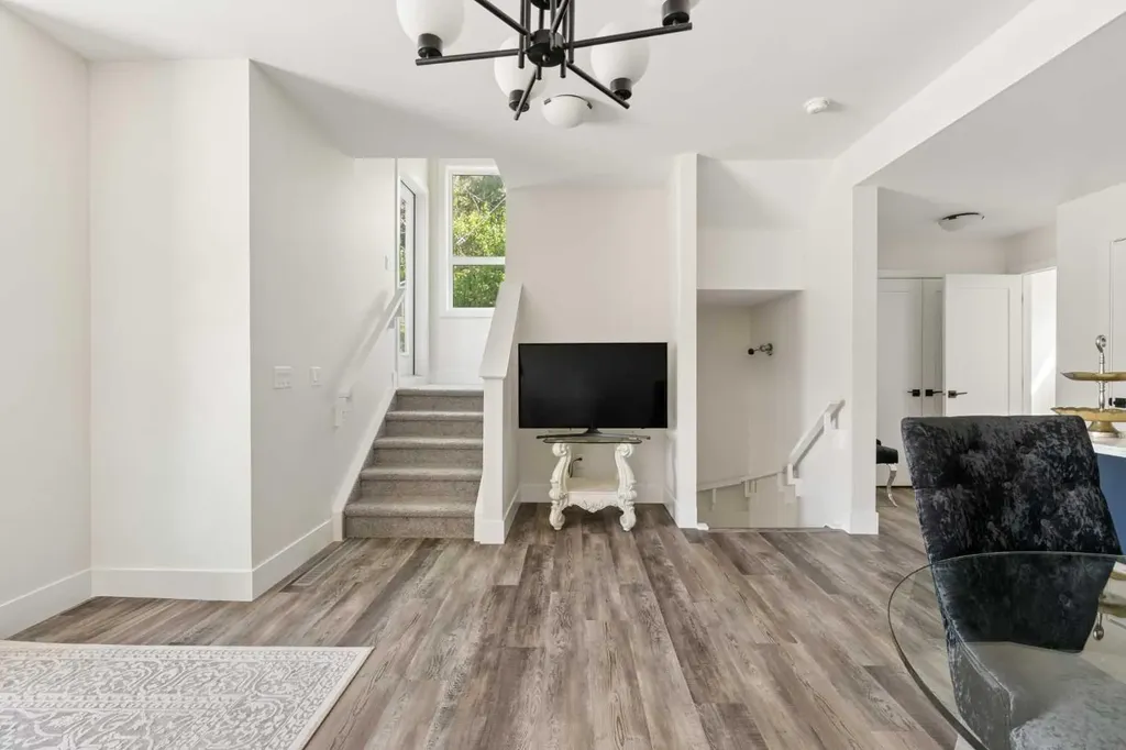 2851 12 Avenue SW Calgary AB T3C 3Y7