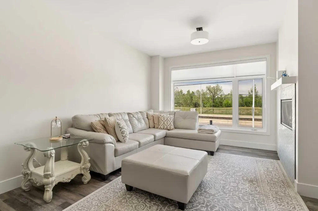 2851 12 Avenue SW Calgary AB T3C 3Y7
