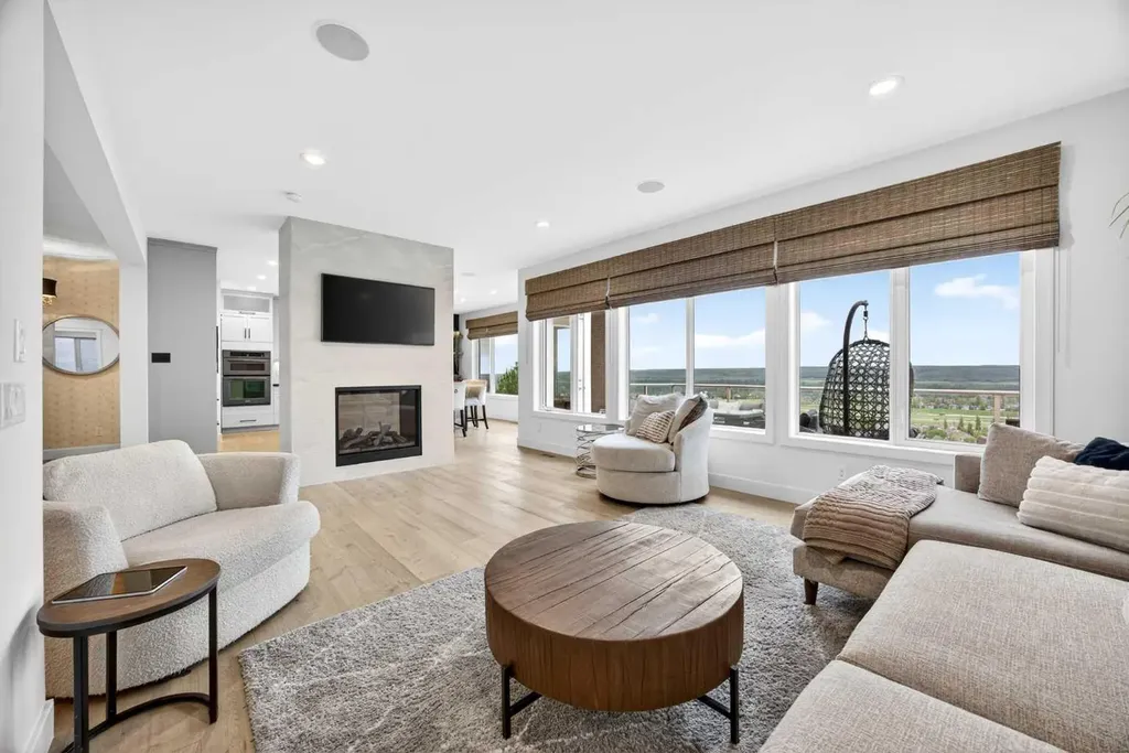 224 Springbluff Heights SW Calgary AB T3H 5B8