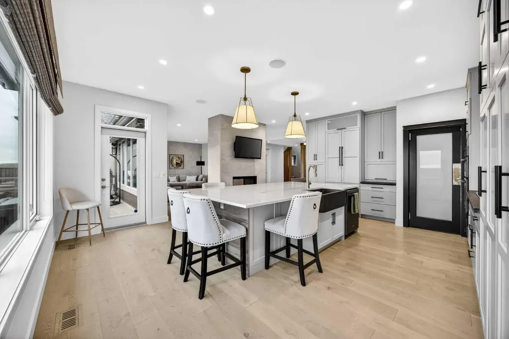 224 Springbluff Heights SW Calgary AB T3H 5B8