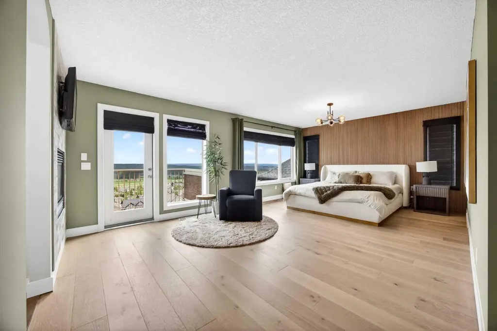 224 Springbluff Heights SW Calgary AB T3H 5B8