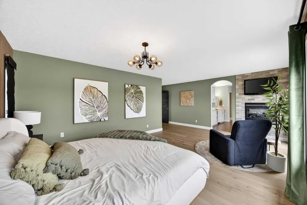 224 Springbluff Heights SW Calgary AB T3H 5B8