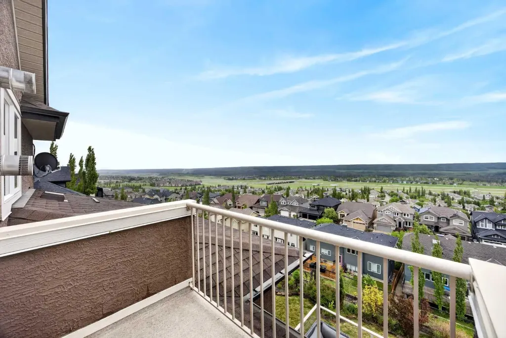 224 Springbluff Heights SW Calgary AB T3H 5B8